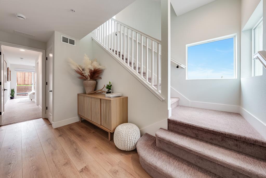 Detail Gallery Image 8 of 39 For 105 Skyline Vista Way, Watsonville,  CA 95076 - 3 Beds | 3/1 Baths