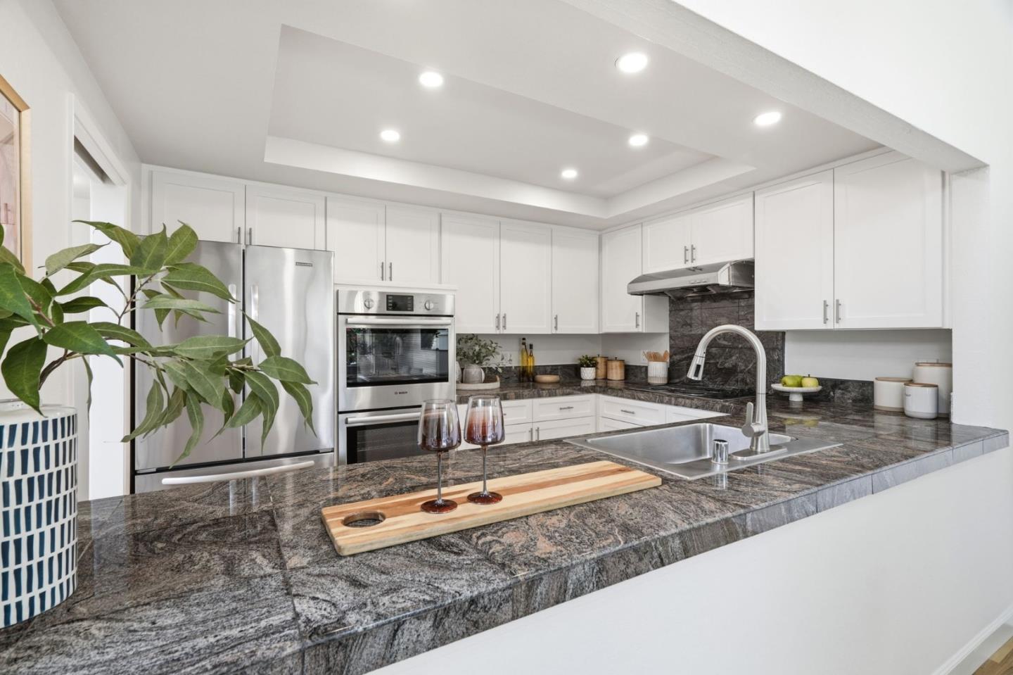 Detail Gallery Image 10 of 31 For 19713 Vineyard Ln, Saratoga,  CA 95070 - 2 Beds | 2/1 Baths