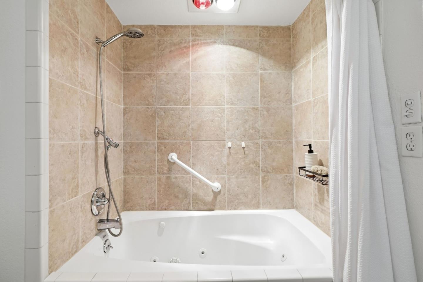 Detail Gallery Image 19 of 31 For 19713 Vineyard Ln, Saratoga,  CA 95070 - 2 Beds | 2/1 Baths