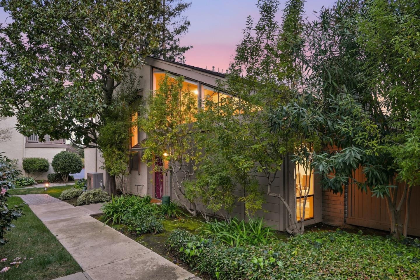 Detail Gallery Image 4 of 31 For 19713 Vineyard Ln, Saratoga,  CA 95070 - 2 Beds | 2/1 Baths