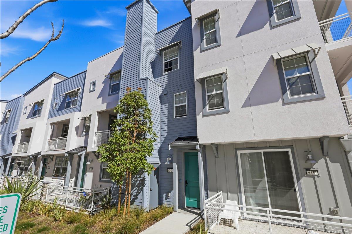 Detail Gallery Image 2 of 40 For 9343 Ocean Park Way, Newark,  CA 94560 - 2 Beds | 2/1 Baths