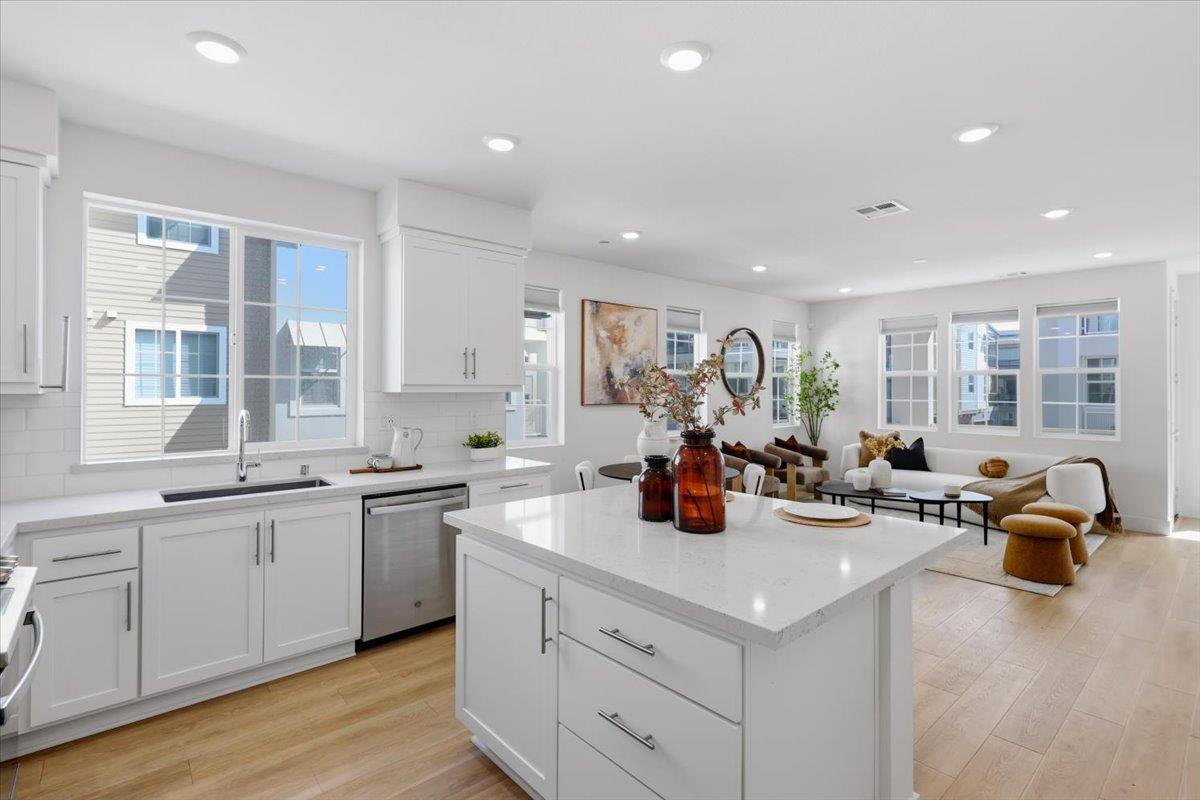 Detail Gallery Image 7 of 40 For 9343 Ocean Park Way, Newark,  CA 94560 - 2 Beds | 2/1 Baths