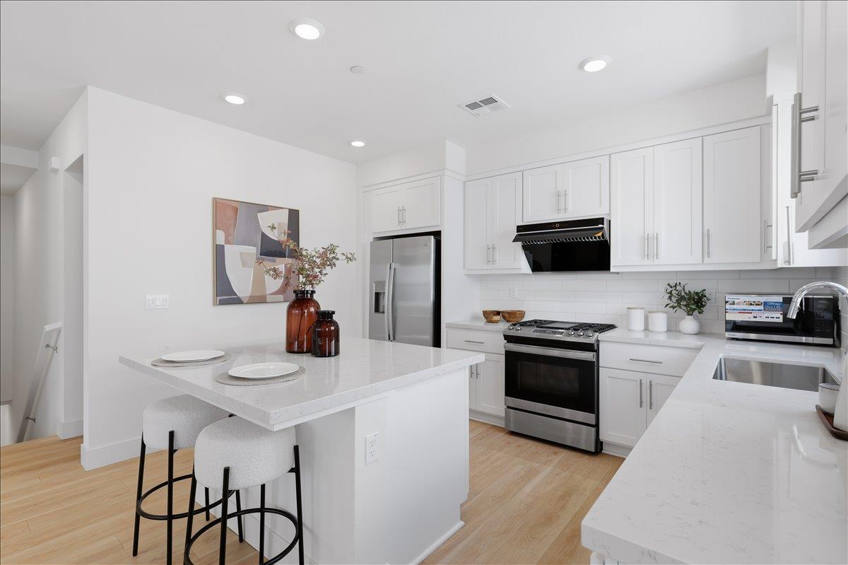 Detail Gallery Image 9 of 40 For 9343 Ocean Park Way, Newark,  CA 94560 - 2 Beds | 2/1 Baths