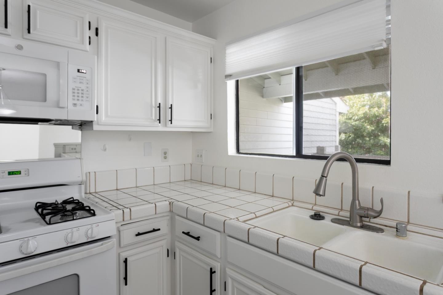 Detail Gallery Image 7 of 21 For 3674 Oakwood Ter #302,  Fremont,  CA 94536 - 1 Beds | 1 Baths