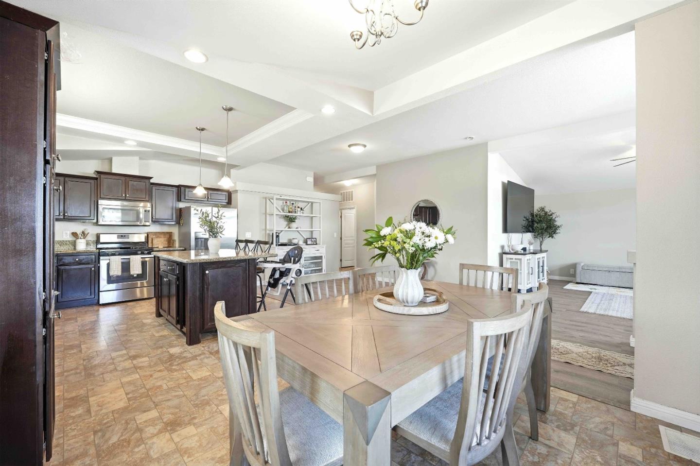 Detail Gallery Image 24 of 34 For 6130 Monterey Rd #203,  San Jose,  CA 95138 - 3 Beds | 2 Baths