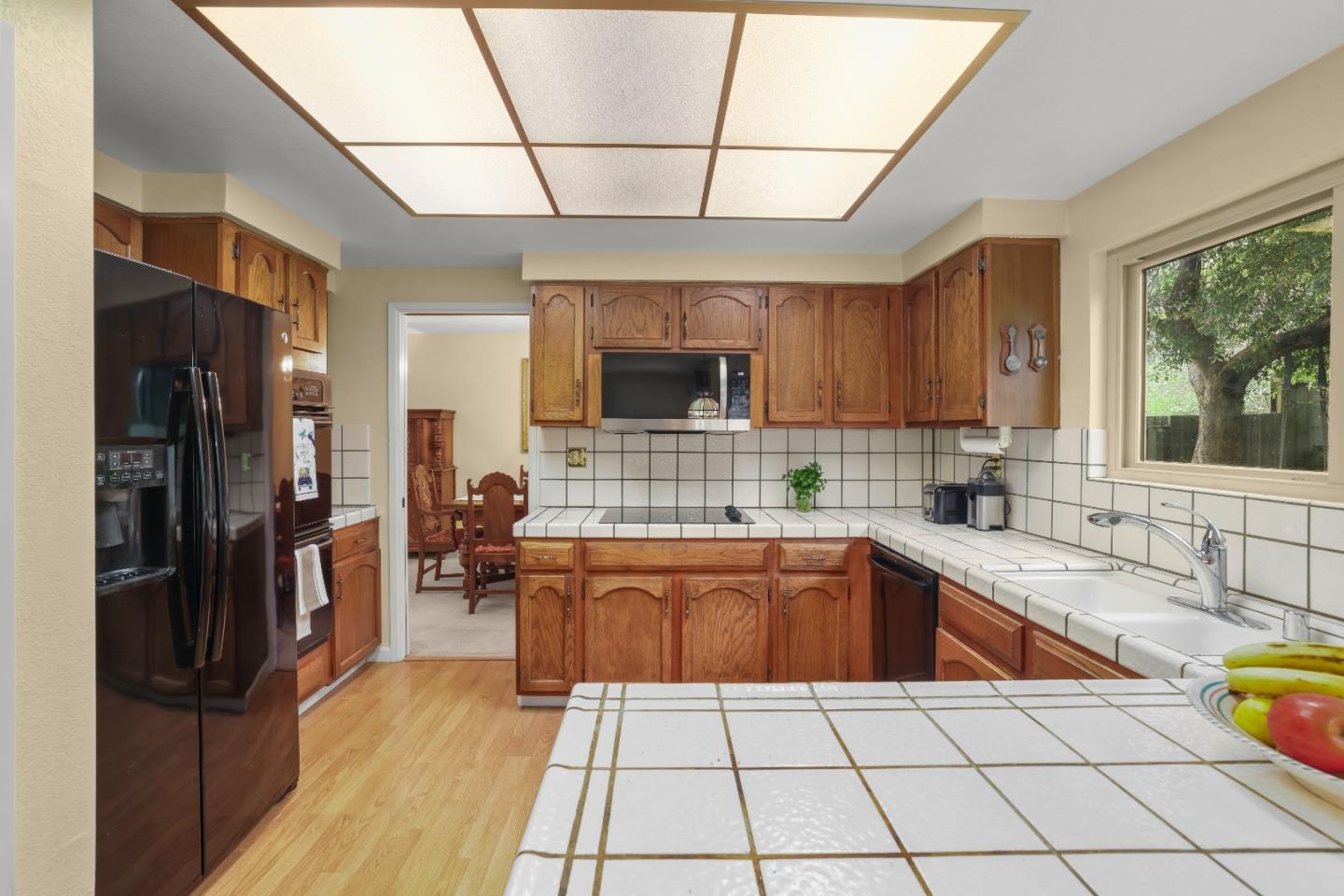 Detail Gallery Image 11 of 36 For 25638 West Camino Vista, Hayward,  CA 94541 - 4 Beds | 2/1 Baths