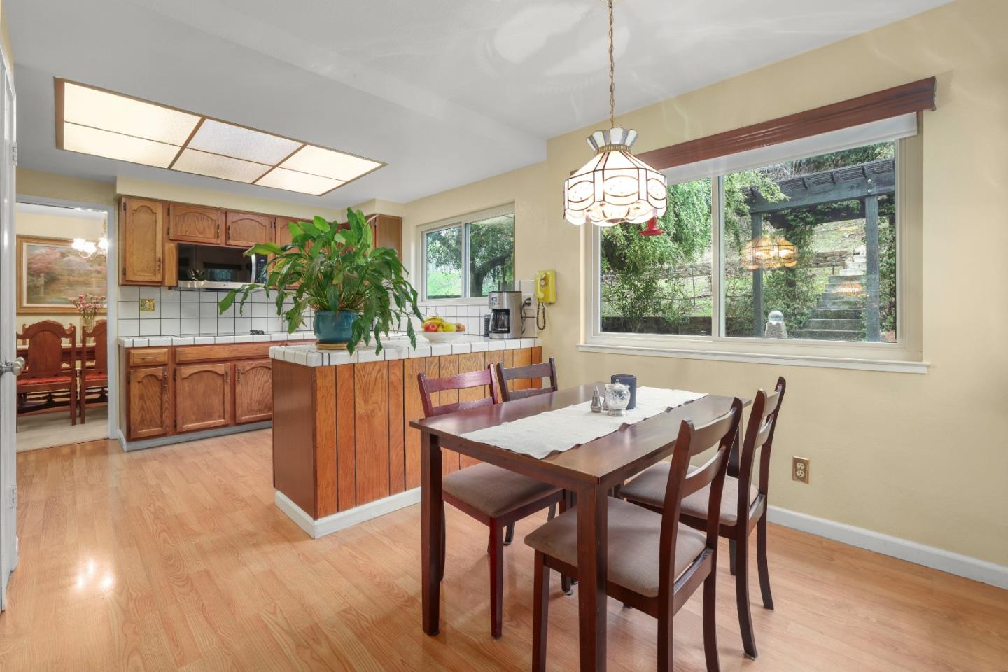 Detail Gallery Image 12 of 36 For 25638 West Camino Vista, Hayward,  CA 94541 - 4 Beds | 2/1 Baths