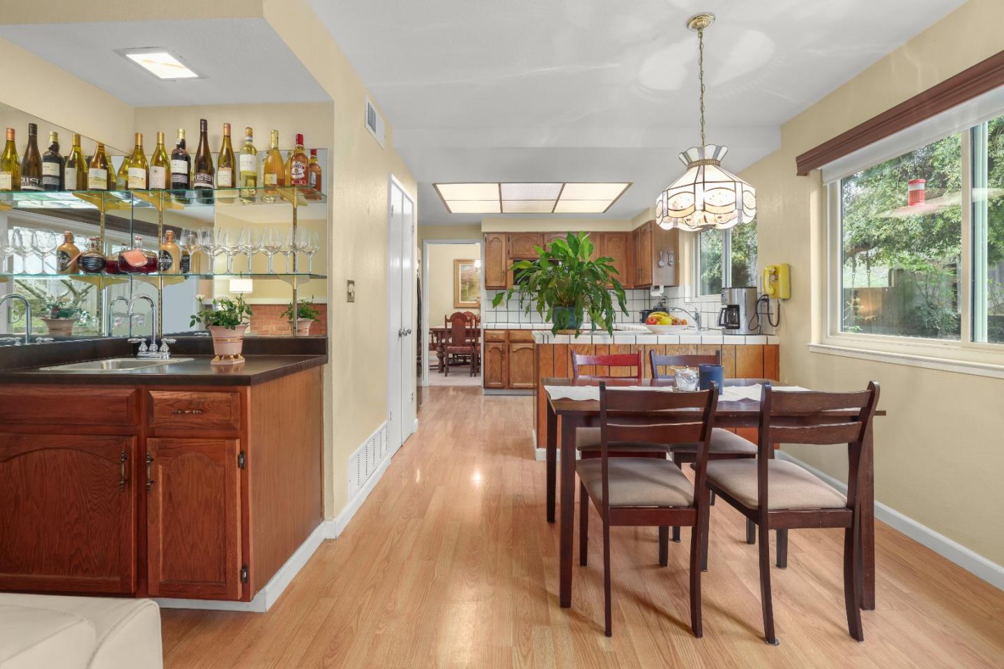 Detail Gallery Image 13 of 36 For 25638 West Camino Vista, Hayward,  CA 94541 - 4 Beds | 2/1 Baths