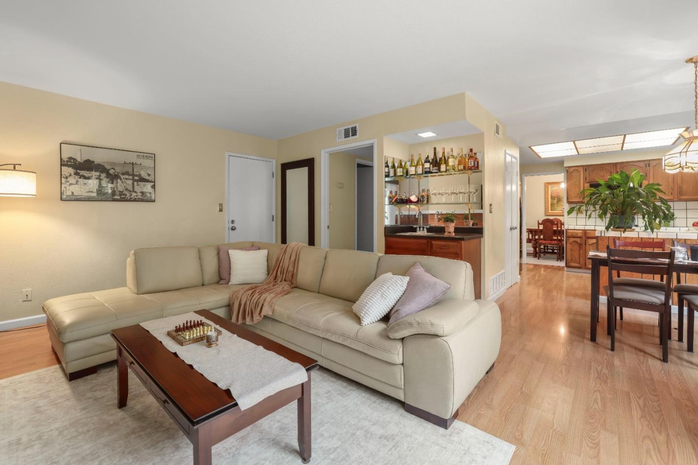 Detail Gallery Image 15 of 36 For 25638 West Camino Vista, Hayward,  CA 94541 - 4 Beds | 2/1 Baths