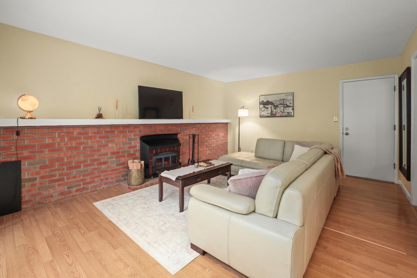 Detail Gallery Image 17 of 36 For 25638 West Camino Vista, Hayward,  CA 94541 - 4 Beds | 2/1 Baths