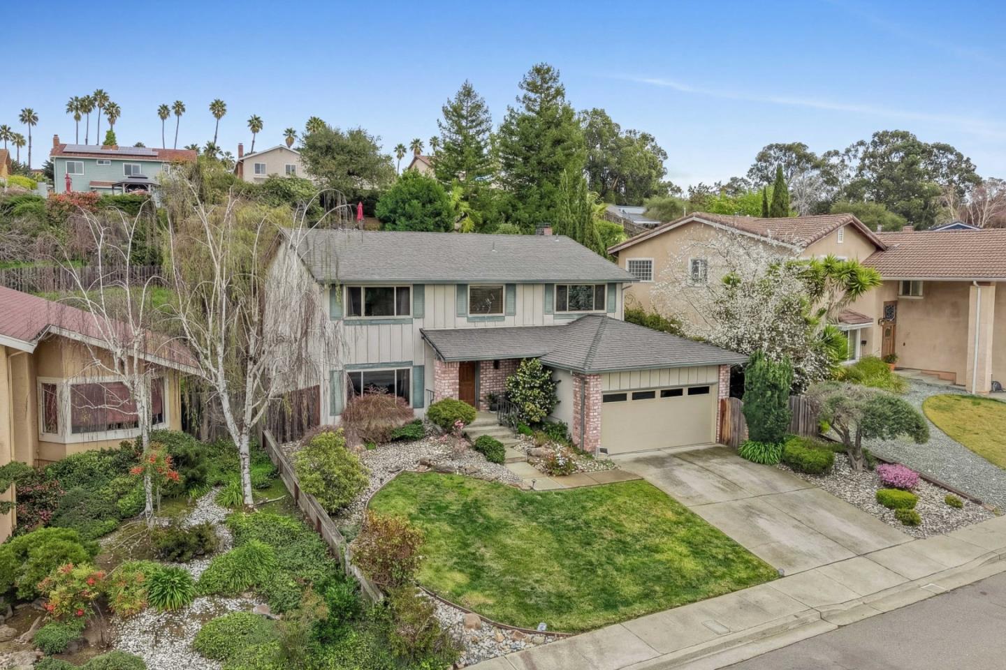 Detail Gallery Image 2 of 36 For 25638 West Camino Vista, Hayward,  CA 94541 - 4 Beds | 2/1 Baths