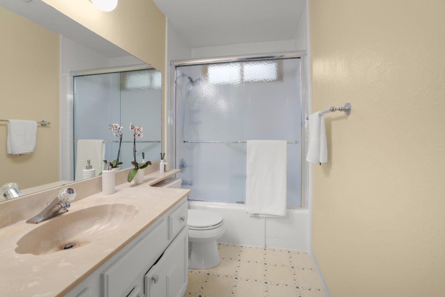 Detail Gallery Image 25 of 36 For 25638 West Camino Vista, Hayward,  CA 94541 - 4 Beds | 2/1 Baths