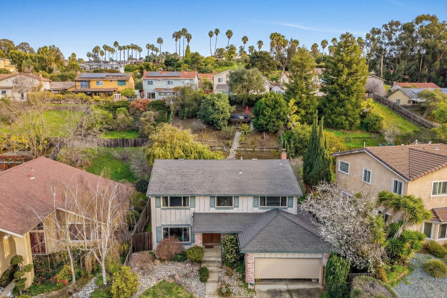 Detail Gallery Image 3 of 36 For 25638 West Camino Vista, Hayward,  CA 94541 - 4 Beds | 2/1 Baths