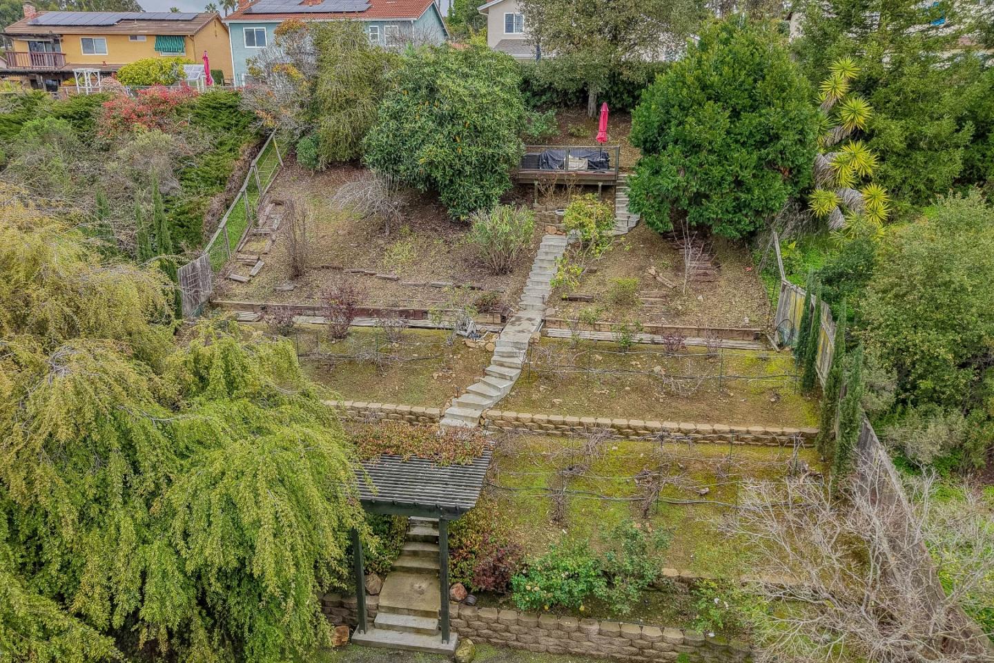 Detail Gallery Image 31 of 36 For 25638 West Camino Vista, Hayward,  CA 94541 - 4 Beds | 2/1 Baths