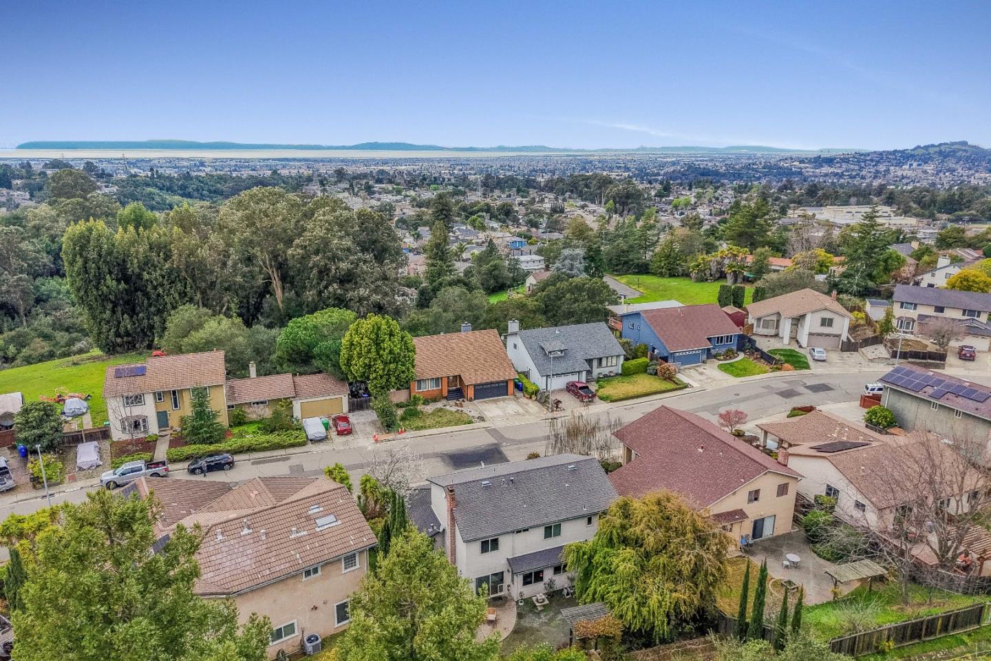 Detail Gallery Image 33 of 36 For 25638 West Camino Vista, Hayward,  CA 94541 - 4 Beds | 2/1 Baths