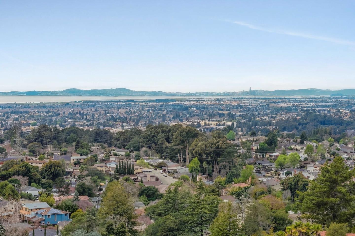 Detail Gallery Image 34 of 36 For 25638 West Camino Vista, Hayward,  CA 94541 - 4 Beds | 2/1 Baths