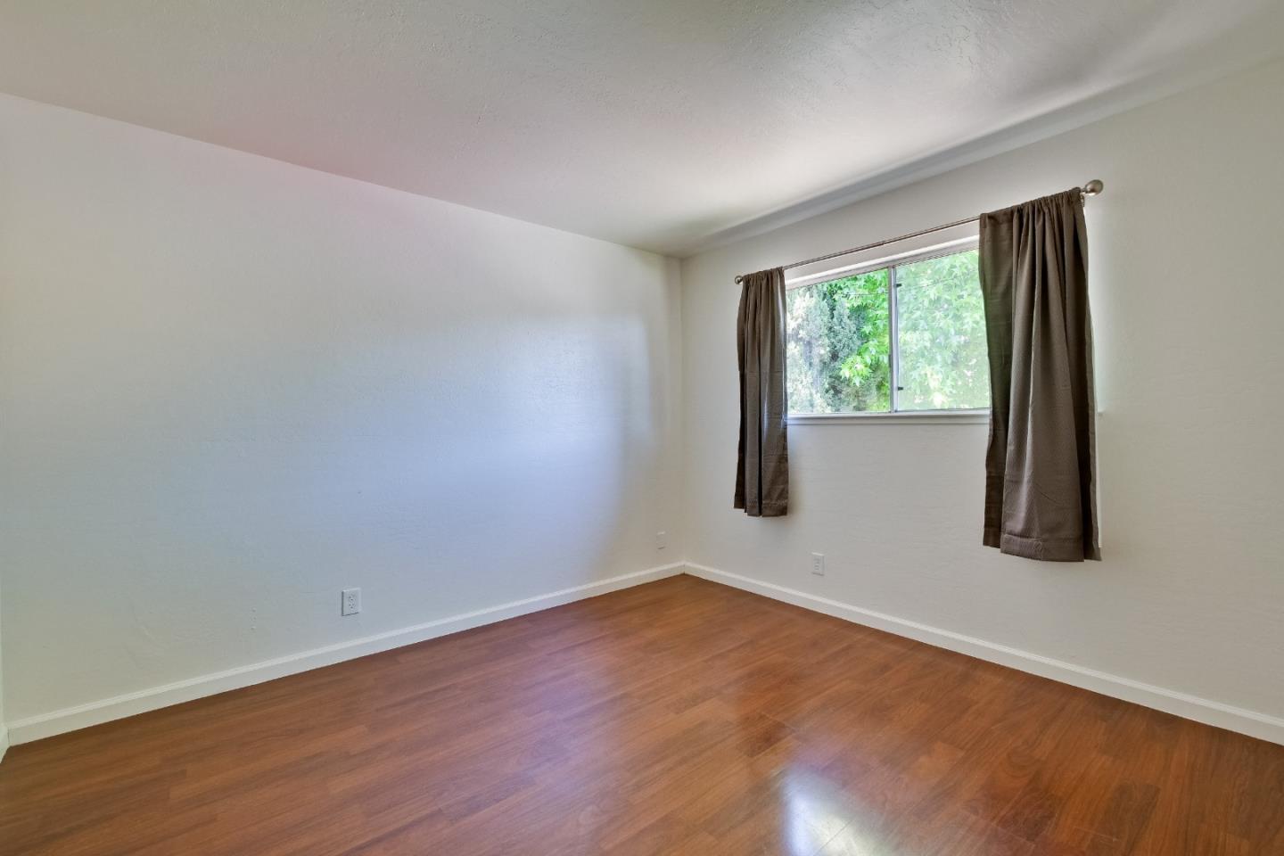 Detail Gallery Image 10 of 14 For 7537 Rogers Ln #3,  Gilroy,  CA 95020 - 2 Beds | 1 Baths