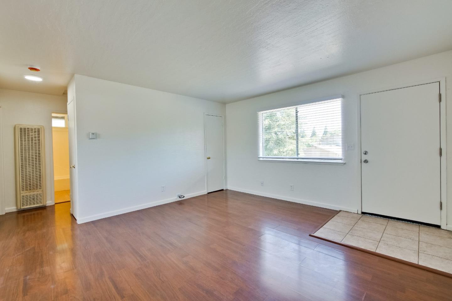 Detail Gallery Image 2 of 14 For 7537 Rogers Ln #3,  Gilroy,  CA 95020 - 2 Beds | 1 Baths