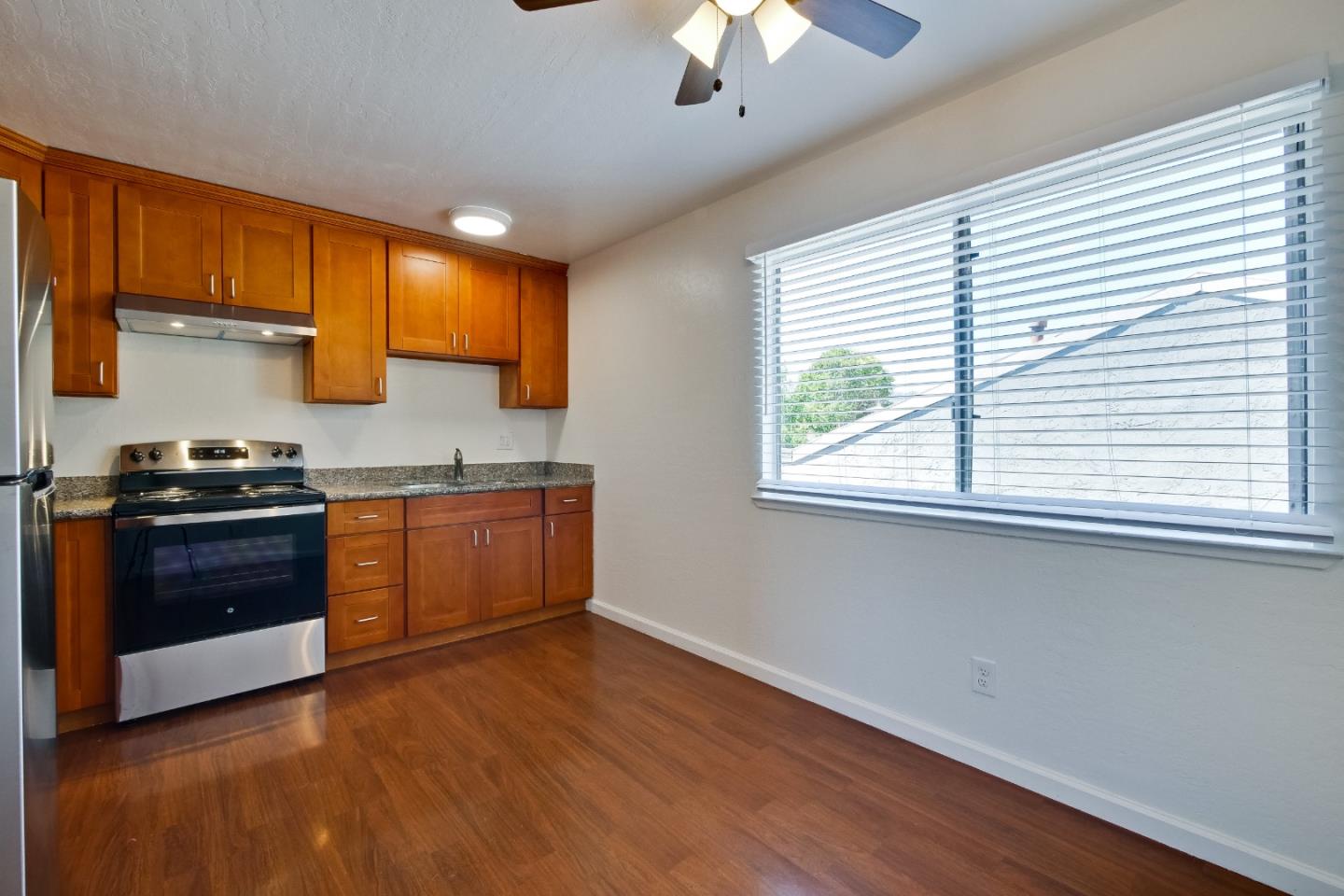 Detail Gallery Image 5 of 14 For 7537 Rogers Ln #3,  Gilroy,  CA 95020 - 2 Beds | 1 Baths