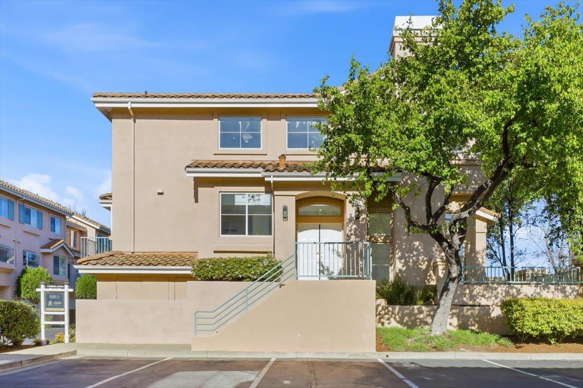 Detail Gallery Image 2 of 68 For 6031 Commerce Dr #7,  Fremont,  CA 94555 - 3 Beds | 3 Baths