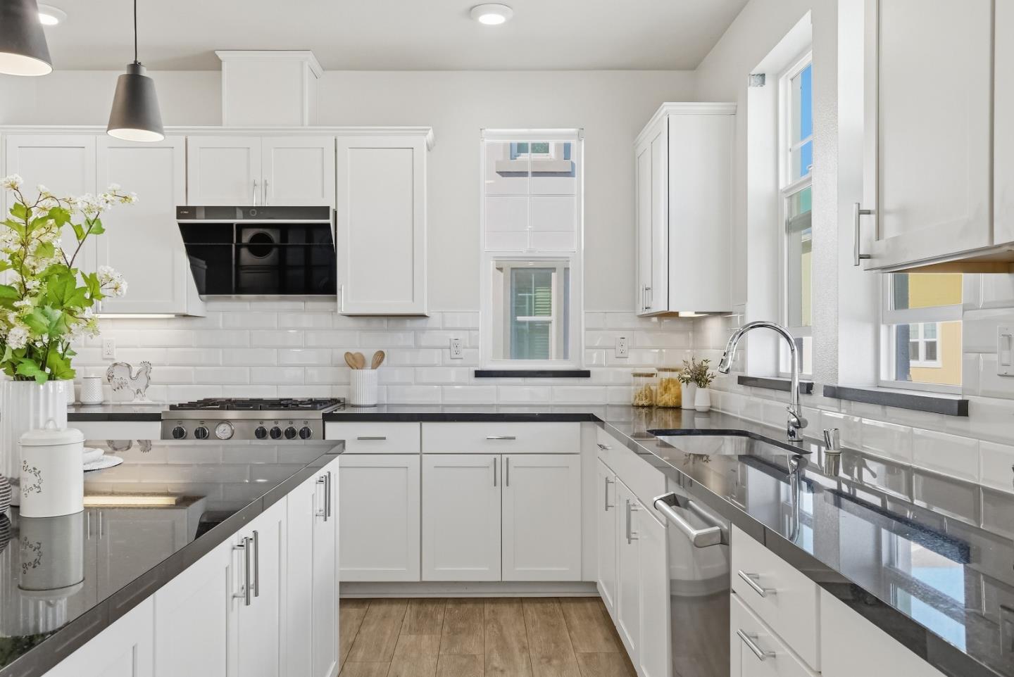 Detail Gallery Image 12 of 50 For 535 San Lorenzo Ter #1,  Sunnyvale,  CA 94085 - 4 Beds | 3/1 Baths