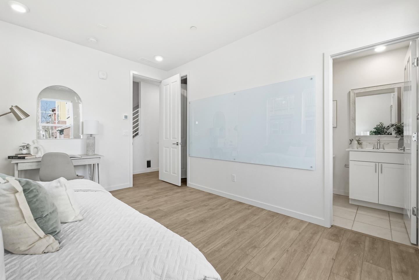 Detail Gallery Image 17 of 50 For 535 San Lorenzo Ter #1,  Sunnyvale,  CA 94085 - 4 Beds | 3/1 Baths