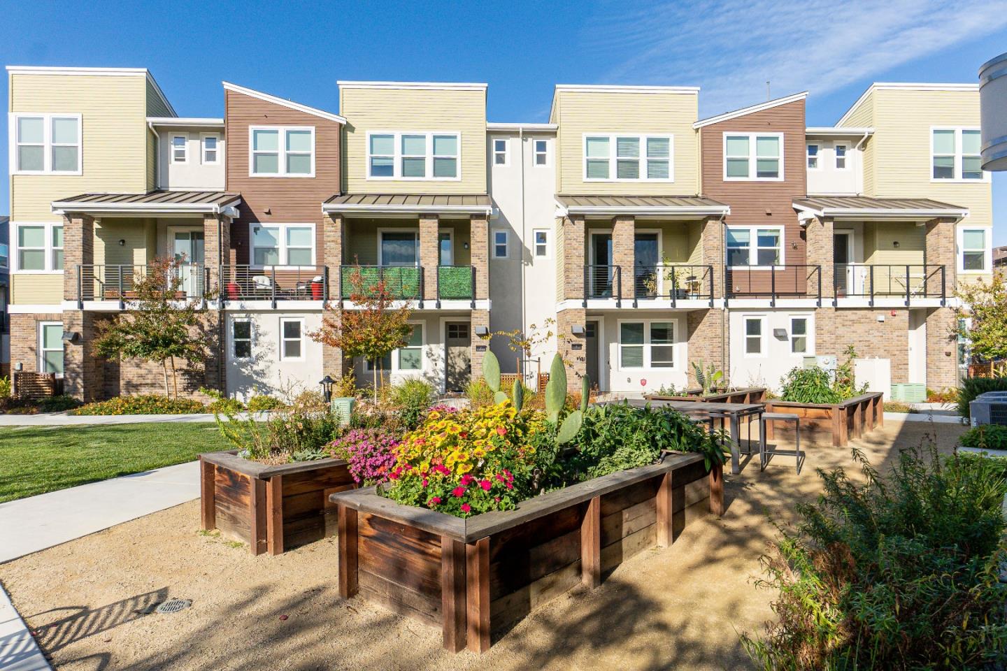 Detail Gallery Image 38 of 50 For 535 San Lorenzo Ter #1,  Sunnyvale,  CA 94085 - 4 Beds | 3/1 Baths