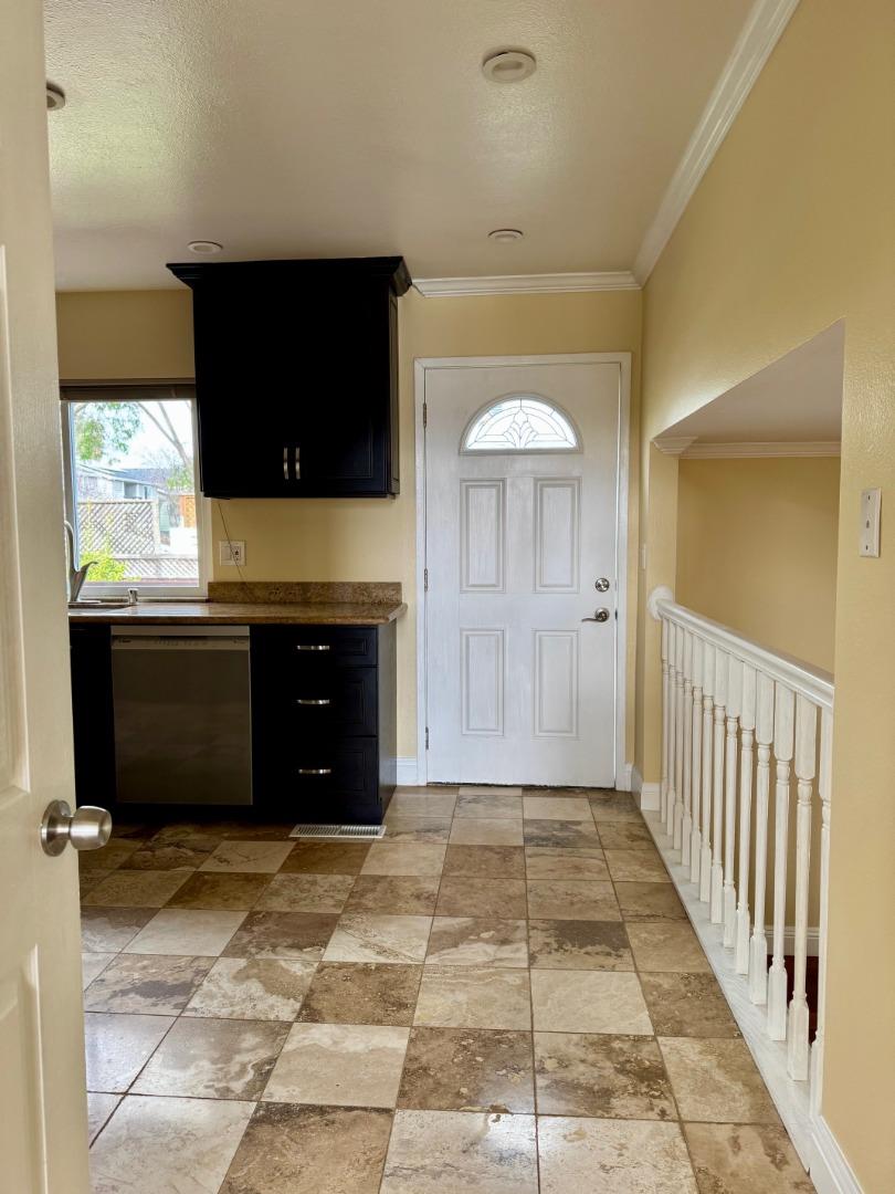 Detail Gallery Image 8 of 40 For 775 Ajax Dr, Sunnyvale,  CA 94086 - 4 Beds | 2/1 Baths