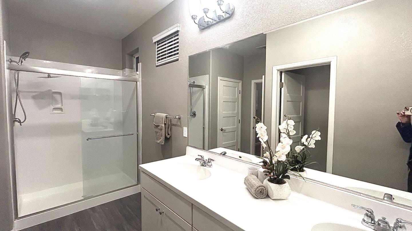 Detail Gallery Image 12 of 28 For 176 Agustin Narvaez St, San Jose,  CA 95136 - 5 Beds | 4 Baths