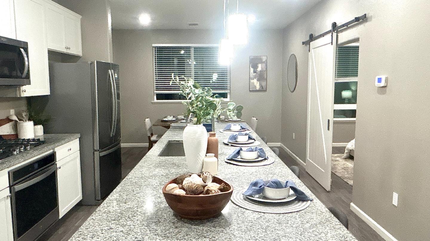 Detail Gallery Image 6 of 28 For 176 Agustin Narvaez St, San Jose,  CA 95136 - 5 Beds | 4 Baths