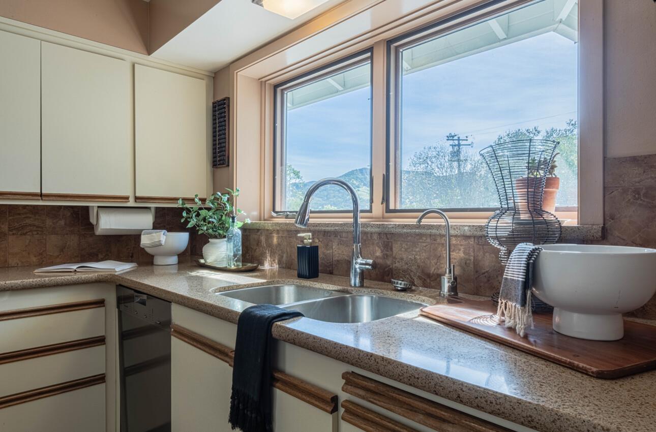 Detail Gallery Image 29 of 72 For 12 Mesa Del Sol, Salinas,  CA 93908 - 4 Beds | 4 Baths