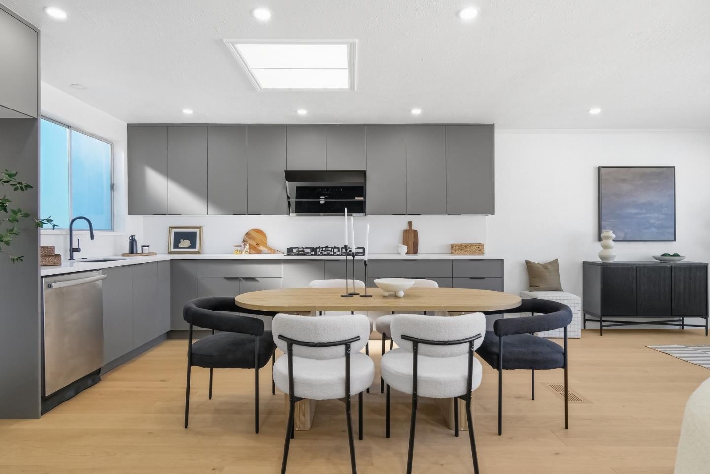 Detail Gallery Image 10 of 42 For 550 Holyoke St, San Francisco,  CA 94134 - 5 Beds | 4 Baths