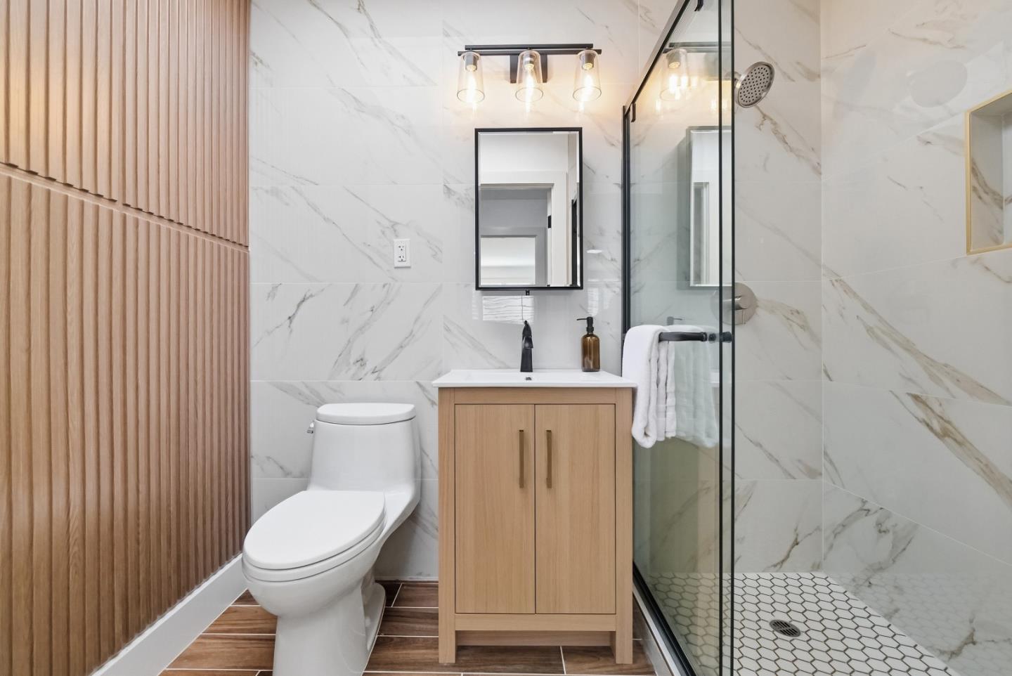 Detail Gallery Image 17 of 42 For 550 Holyoke St, San Francisco,  CA 94134 - 5 Beds | 4 Baths