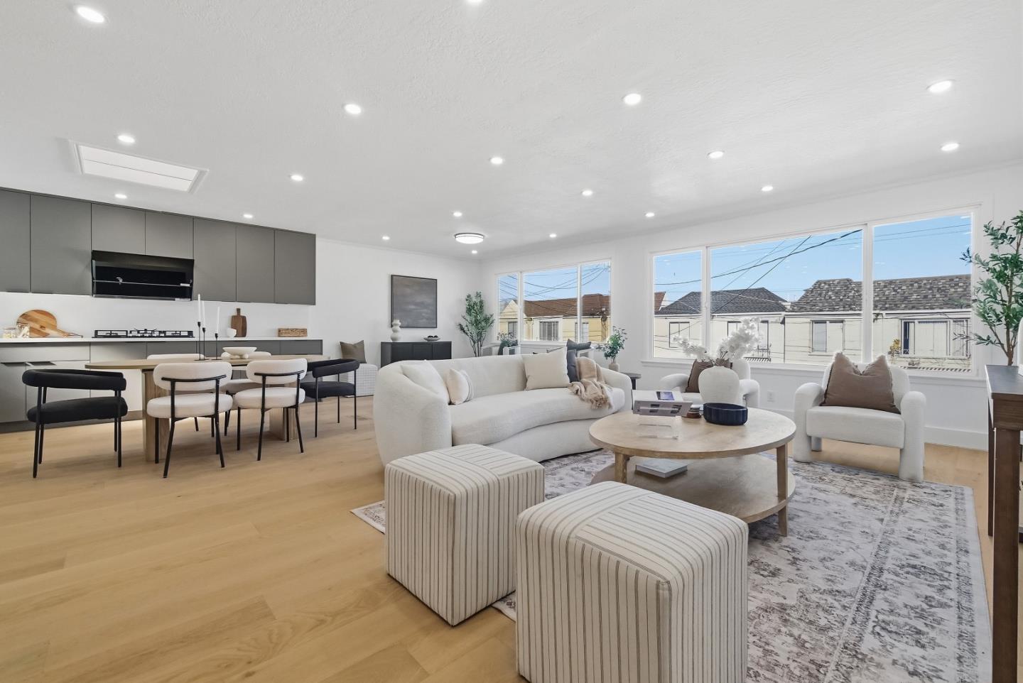 Detail Gallery Image 2 of 42 For 550 Holyoke St, San Francisco,  CA 94134 - 5 Beds | 4 Baths