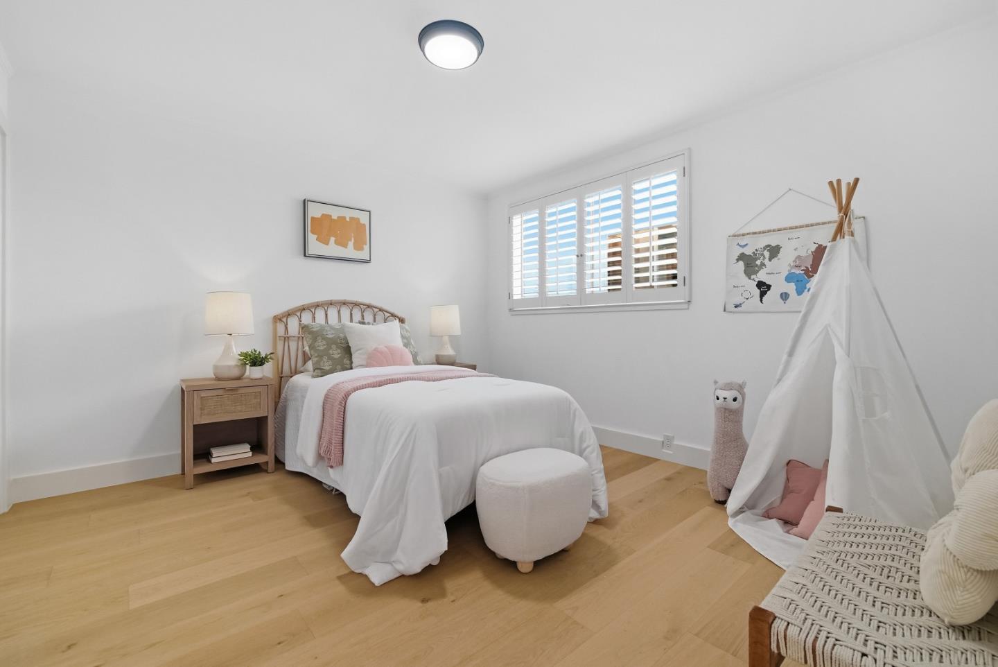 Detail Gallery Image 20 of 42 For 550 Holyoke St, San Francisco,  CA 94134 - 5 Beds | 4 Baths