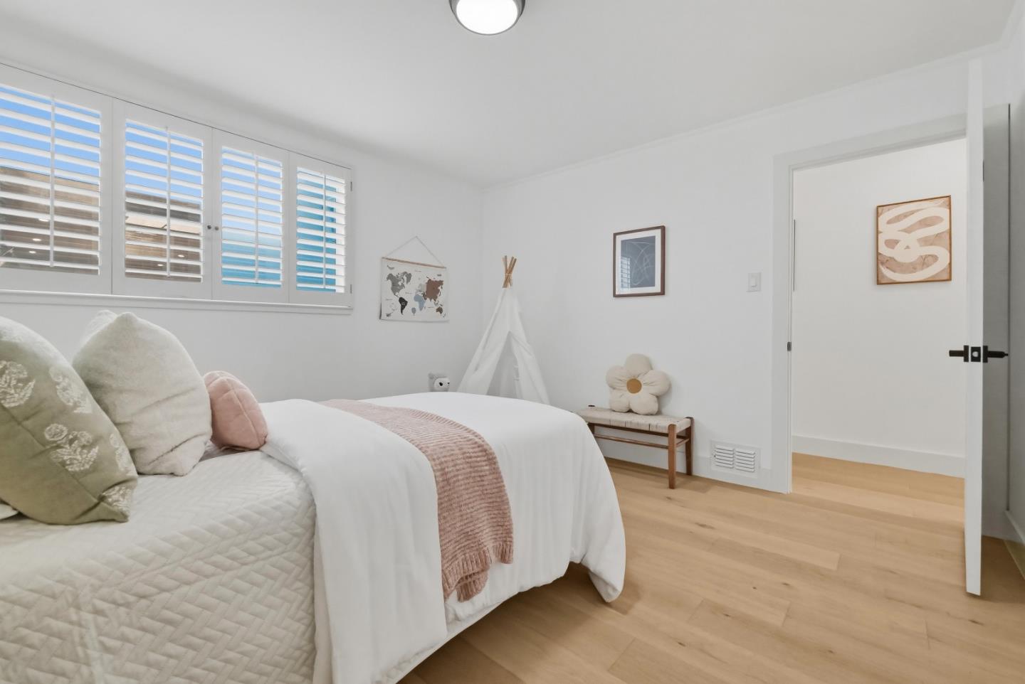 Detail Gallery Image 21 of 42 For 550 Holyoke St, San Francisco,  CA 94134 - 5 Beds | 4 Baths