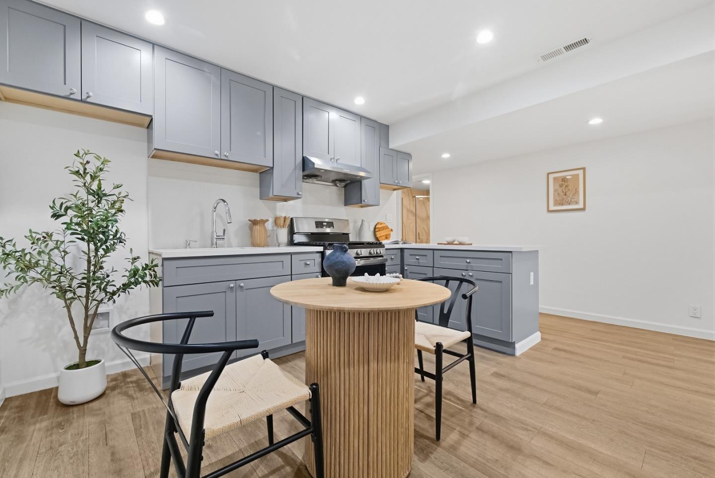 Detail Gallery Image 24 of 42 For 550 Holyoke St, San Francisco,  CA 94134 - 5 Beds | 4 Baths