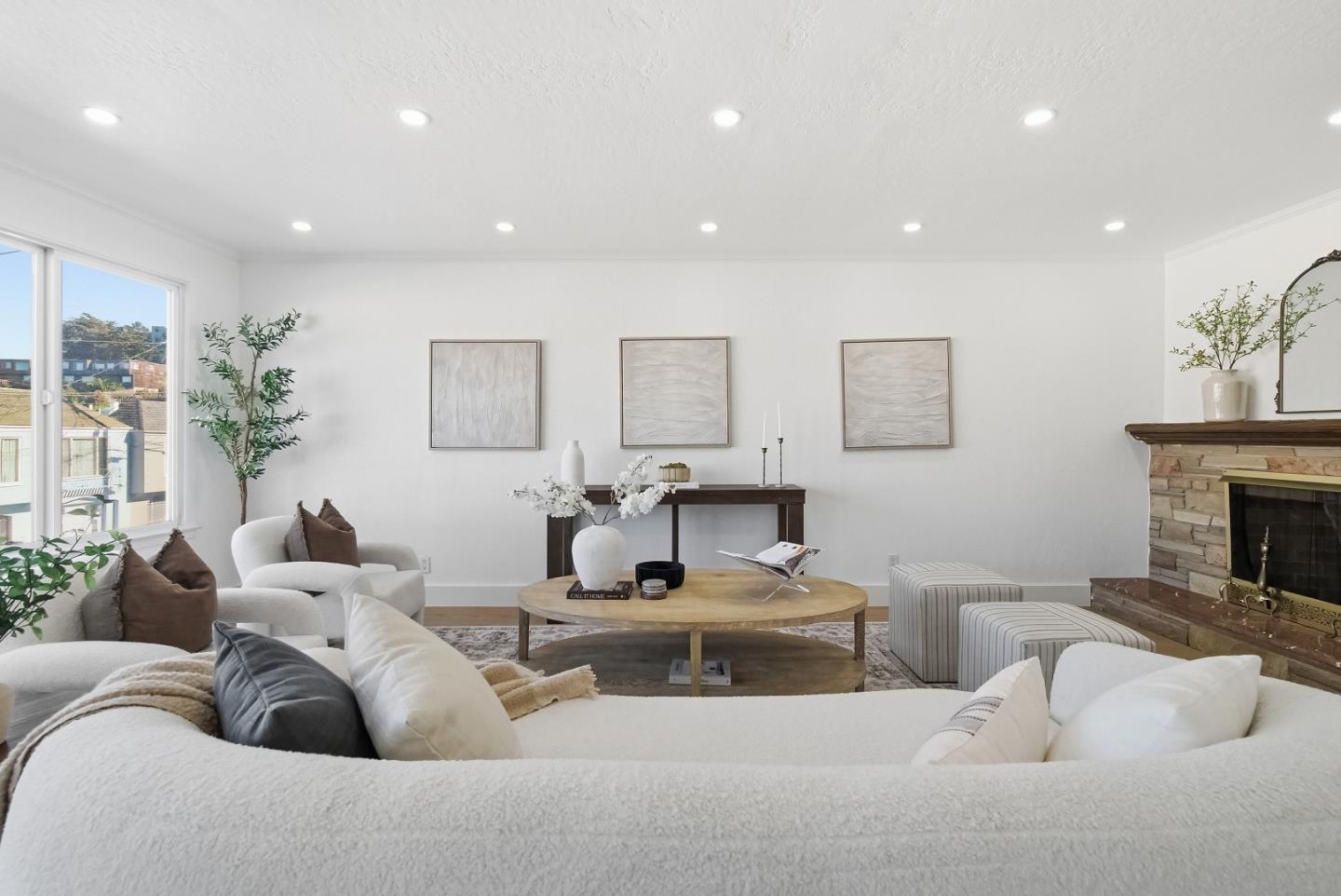 Detail Gallery Image 5 of 42 For 550 Holyoke St, San Francisco,  CA 94134 - 5 Beds | 4 Baths