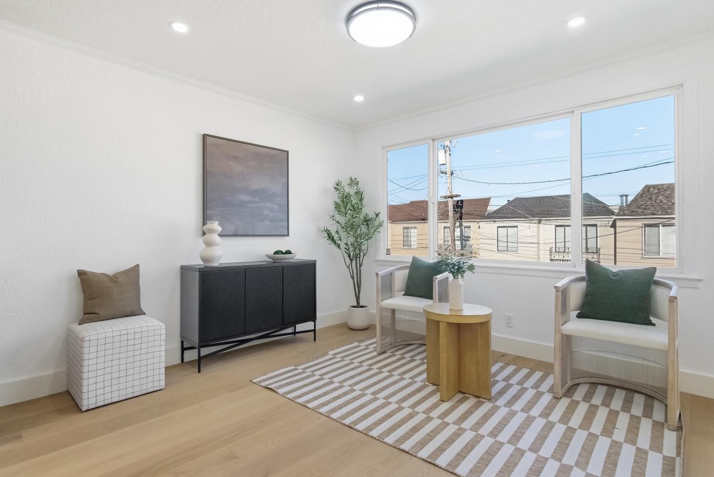 Detail Gallery Image 8 of 42 For 550 Holyoke St, San Francisco,  CA 94134 - 5 Beds | 4 Baths