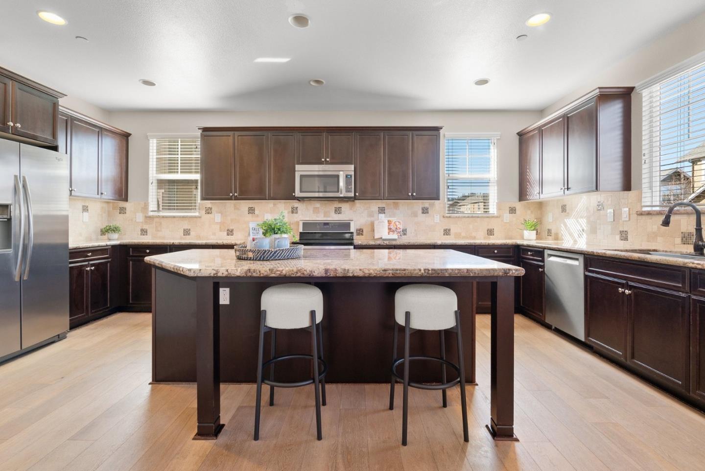 Detail Gallery Image 9 of 35 For 237 Bluebonnet Ln #101,  Scotts Valley,  CA 95066 - 4 Beds | 3/1 Baths