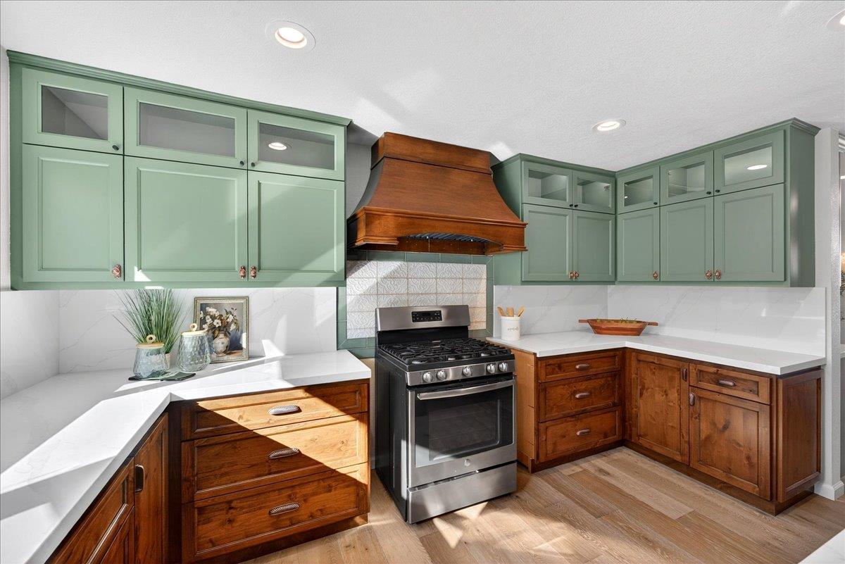 Detail Gallery Image 16 of 80 For 704 Lexington Pl, Gilroy,  CA 95020 - 5 Beds | 3 Baths