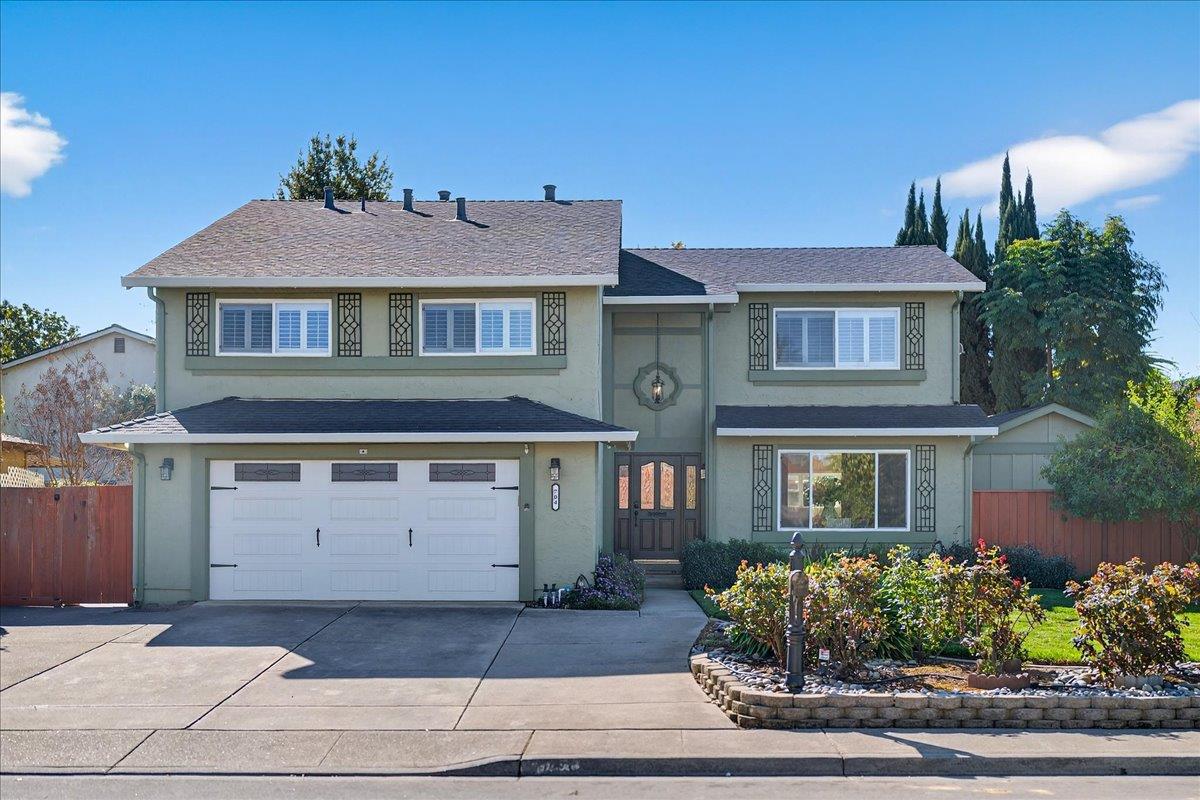 Detail Gallery Image 2 of 80 For 704 Lexington Pl, Gilroy,  CA 95020 - 5 Beds | 3 Baths