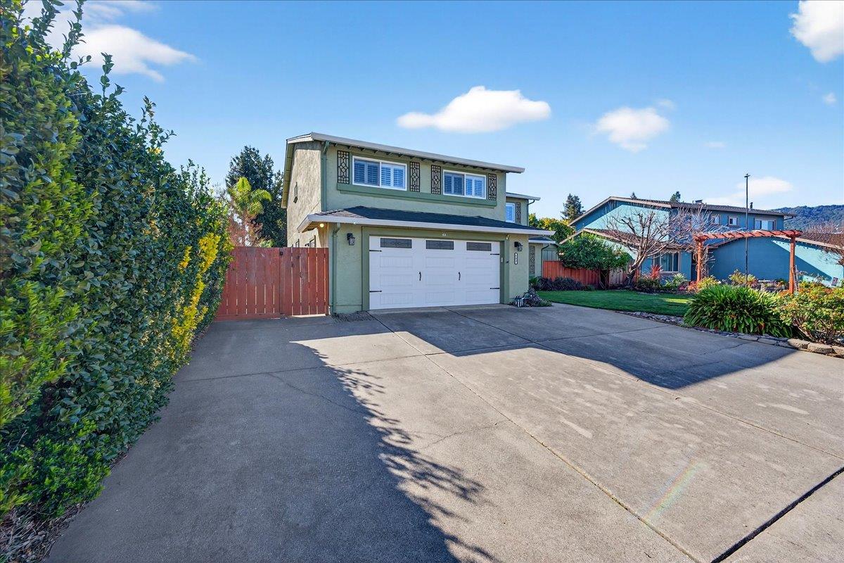 Detail Gallery Image 4 of 80 For 704 Lexington Pl, Gilroy,  CA 95020 - 5 Beds | 3 Baths