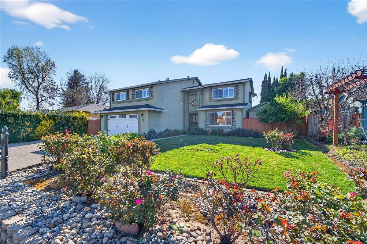 Detail Gallery Image 6 of 80 For 704 Lexington Pl, Gilroy,  CA 95020 - 5 Beds | 3 Baths