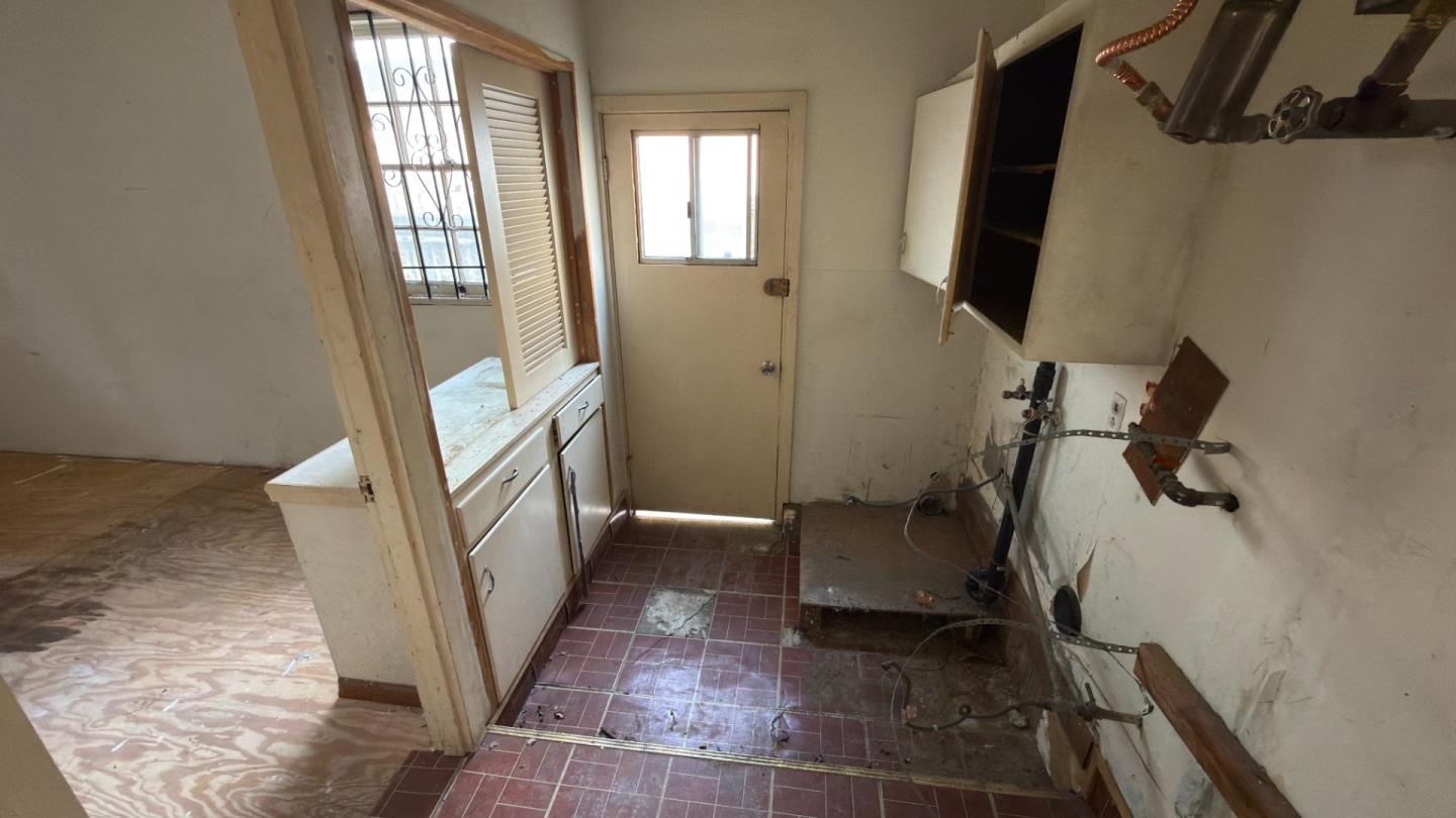 Detail Gallery Image 10 of 21 For 1268 Carlton Ave, Menlo Park,  CA 94025 - 3 Beds | 2 Baths