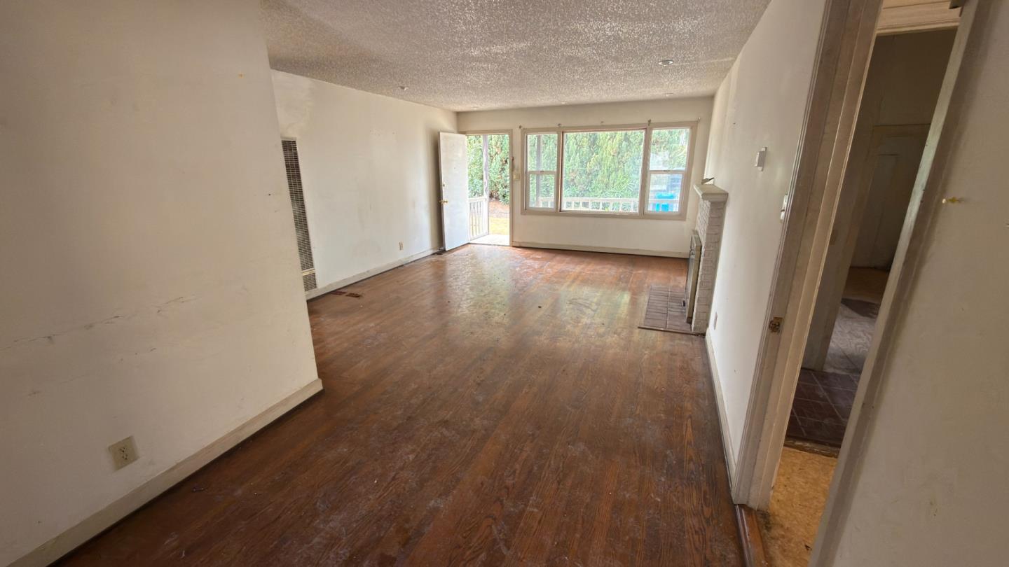 Detail Gallery Image 12 of 21 For 1268 Carlton Ave, Menlo Park,  CA 94025 - 3 Beds | 2 Baths