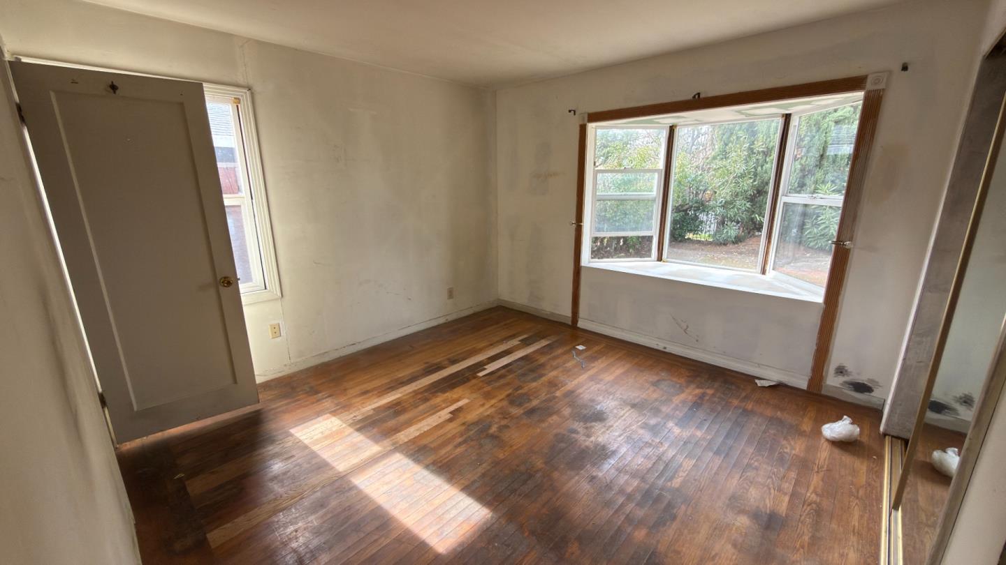 Detail Gallery Image 13 of 21 For 1268 Carlton Ave, Menlo Park,  CA 94025 - 3 Beds | 2 Baths