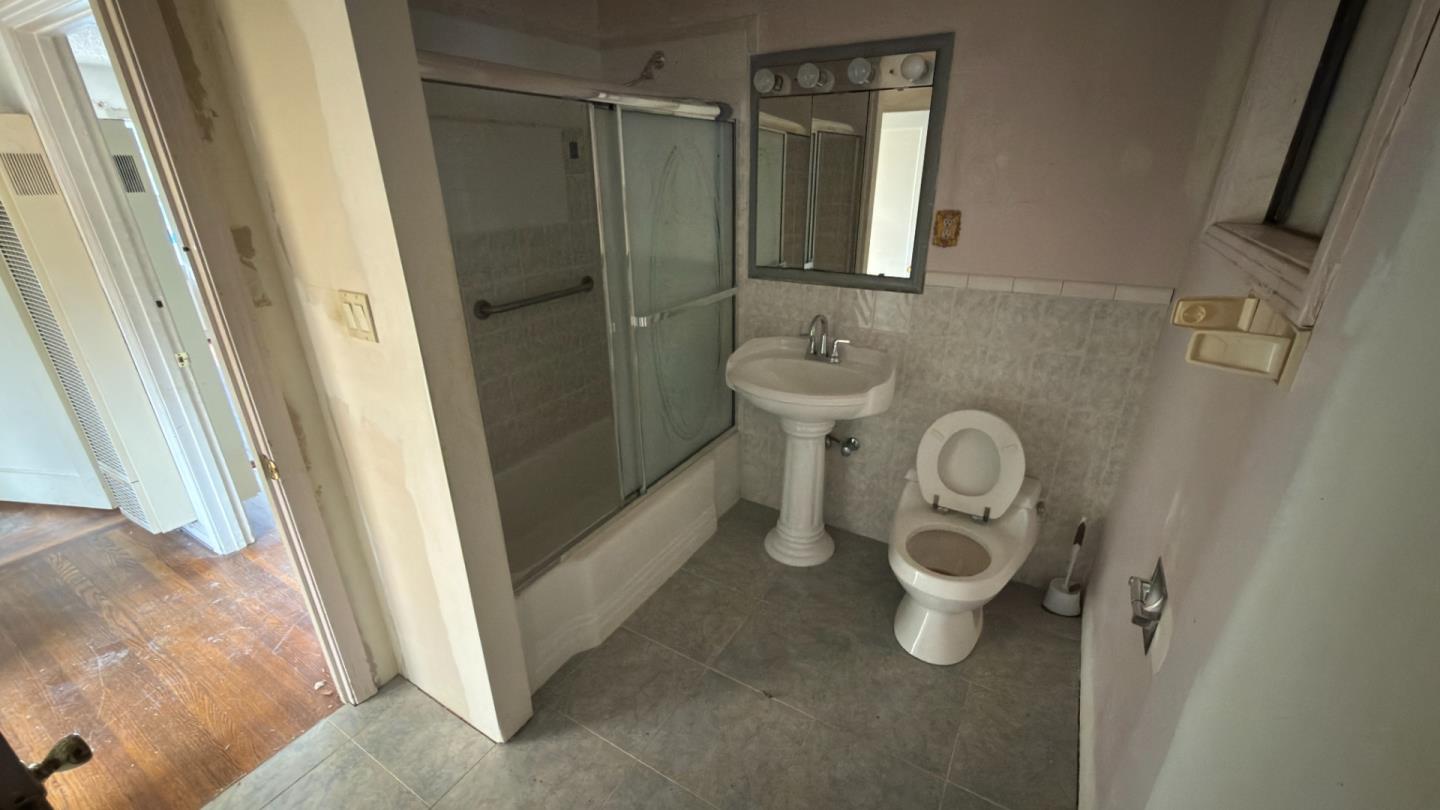 Detail Gallery Image 17 of 21 For 1268 Carlton Ave, Menlo Park,  CA 94025 - 3 Beds | 2 Baths