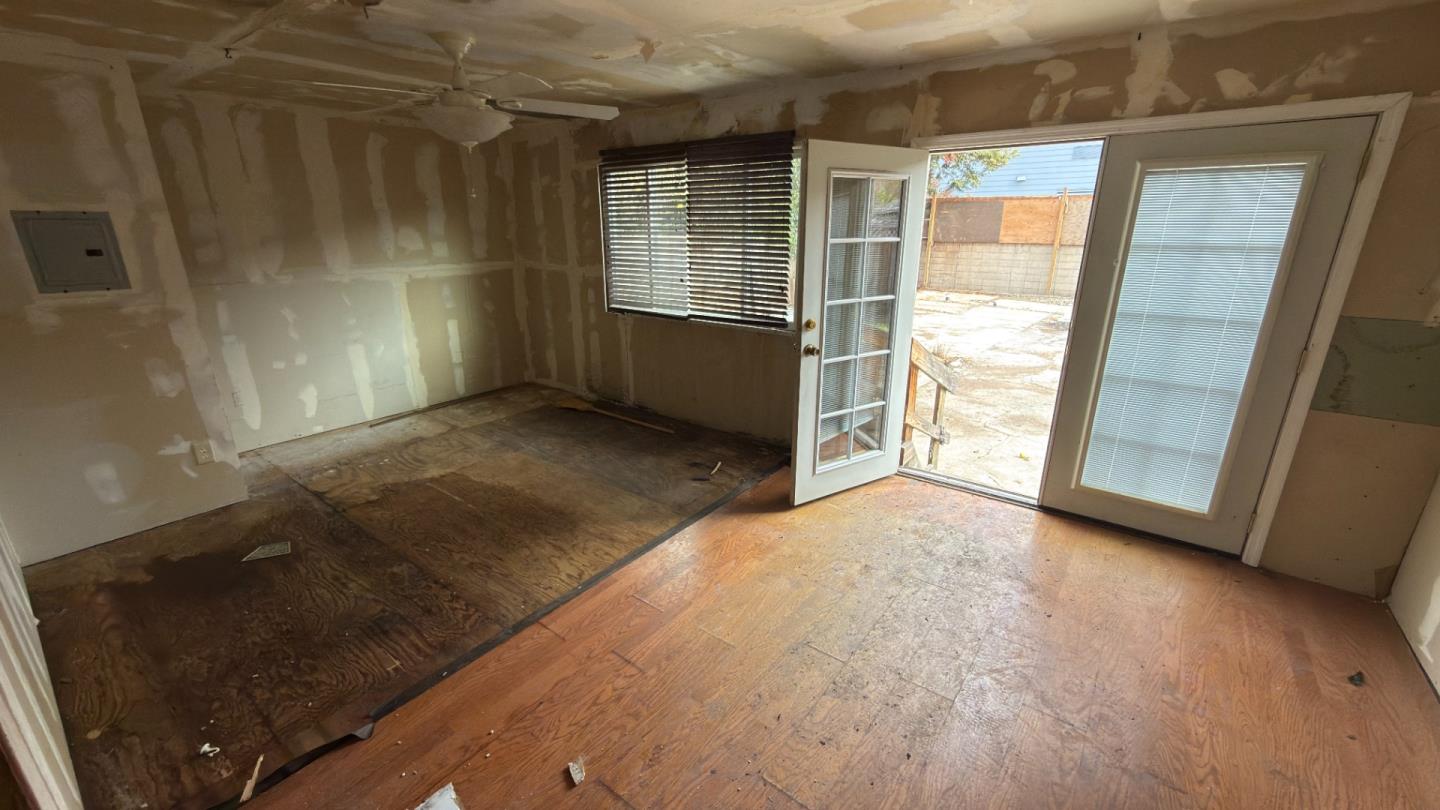 Detail Gallery Image 18 of 21 For 1268 Carlton Ave, Menlo Park,  CA 94025 - 3 Beds | 2 Baths