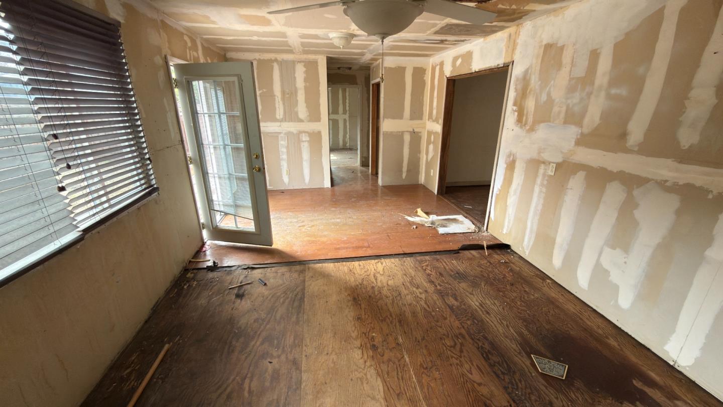 Detail Gallery Image 19 of 21 For 1268 Carlton Ave, Menlo Park,  CA 94025 - 3 Beds | 2 Baths